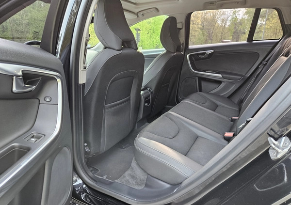 Volvo V60 cena 39900 przebieg: 291000, rok produkcji 2014 z Łomianki małe 529